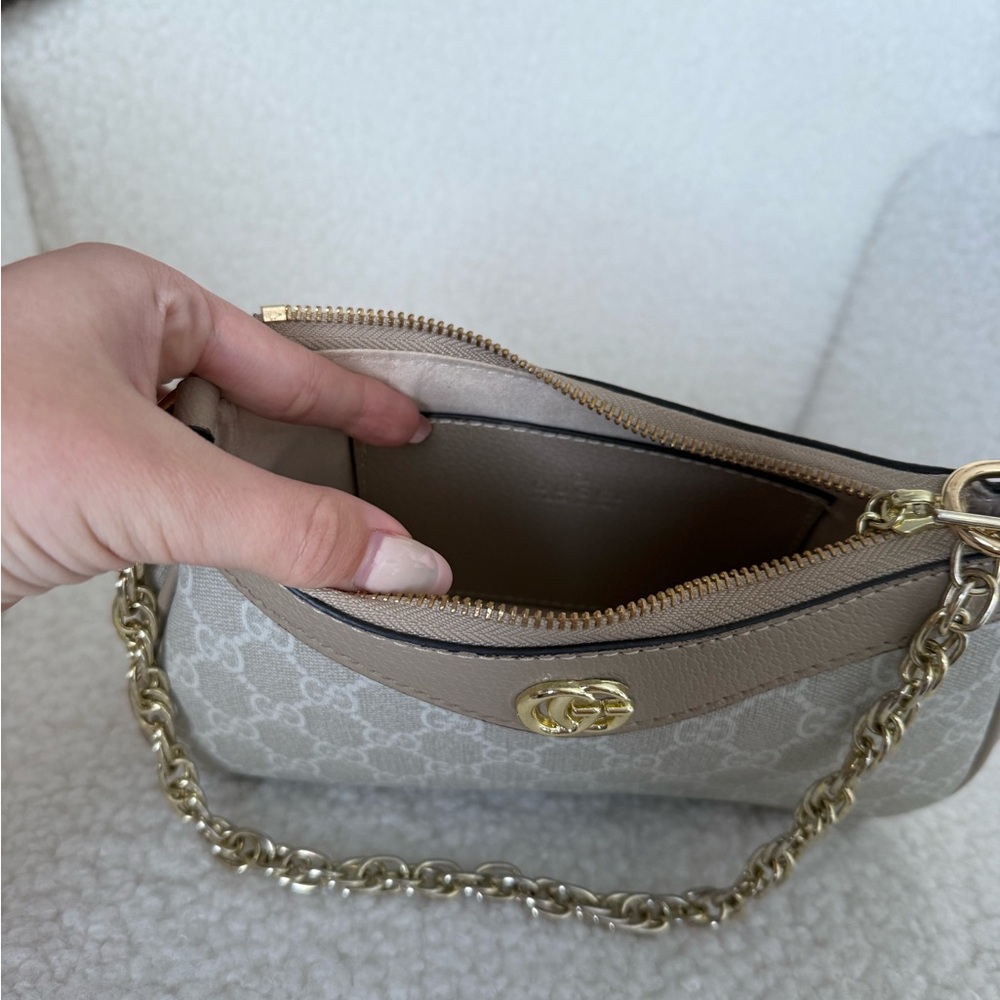 Gucci Beige and Gold Shoulder Bag - Picture 4 of 4